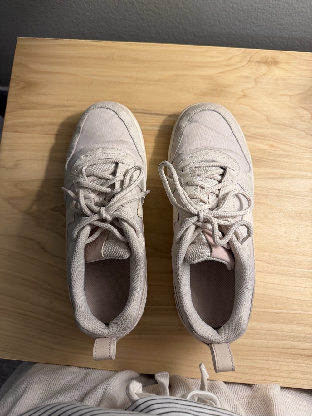 Light Pink Casual Lace-Up Sneakers